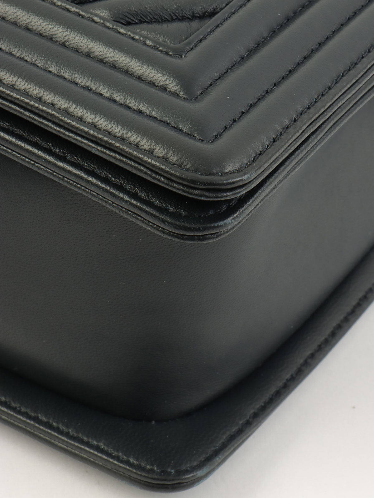 2014年頃製 シェブロンステッチボーイシャネルチェーンショルダーバッグ ブラック