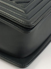 2014年頃製 シェブロンステッチボーイシャネルチェーンショルダーバッグ ブラック