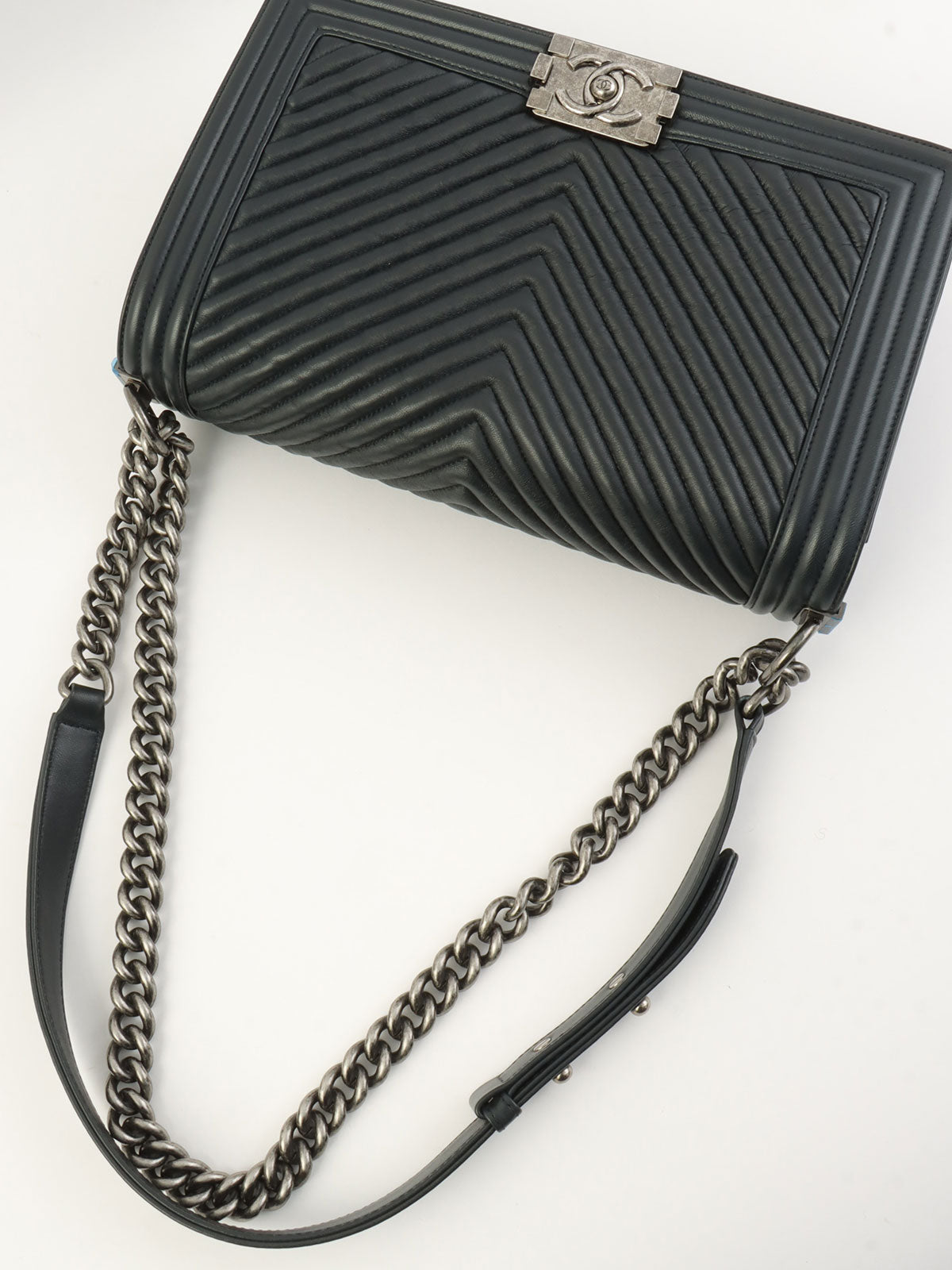 2014年頃製 シェブロンステッチボーイシャネルチェーンショルダーバッグ ブラック