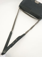 2014年頃製 シェブロンステッチボーイシャネルチェーンショルダーバッグ ブラック