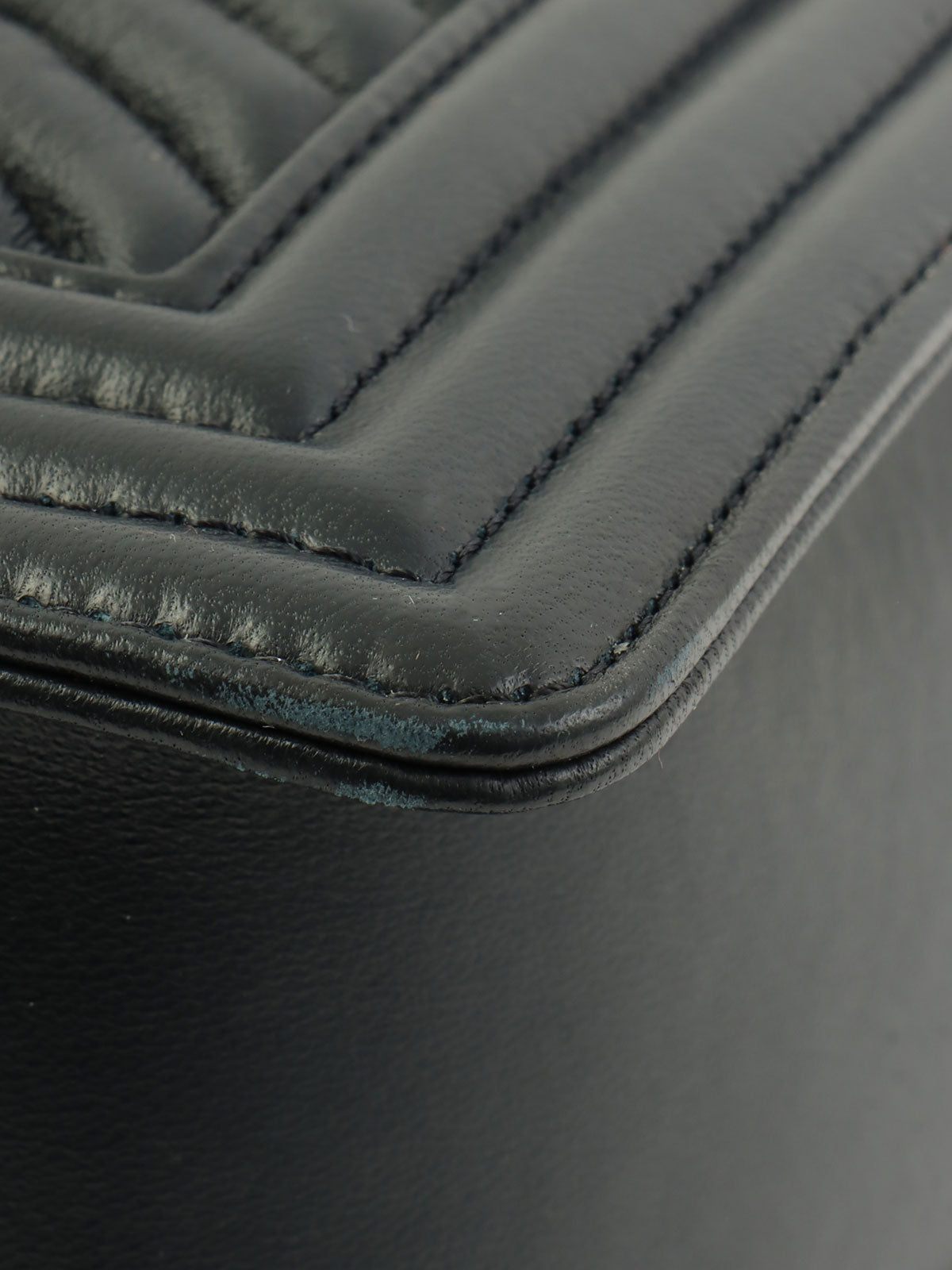 2014年頃製 シェブロンステッチボーイシャネルチェーンショルダーバッグ ブラック