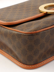 マカダムパターンロゴプレートショルダーバッグ ブラウン