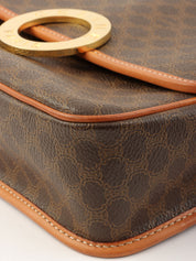 マカダムパターンロゴプレートショルダーバッグ ブラウン