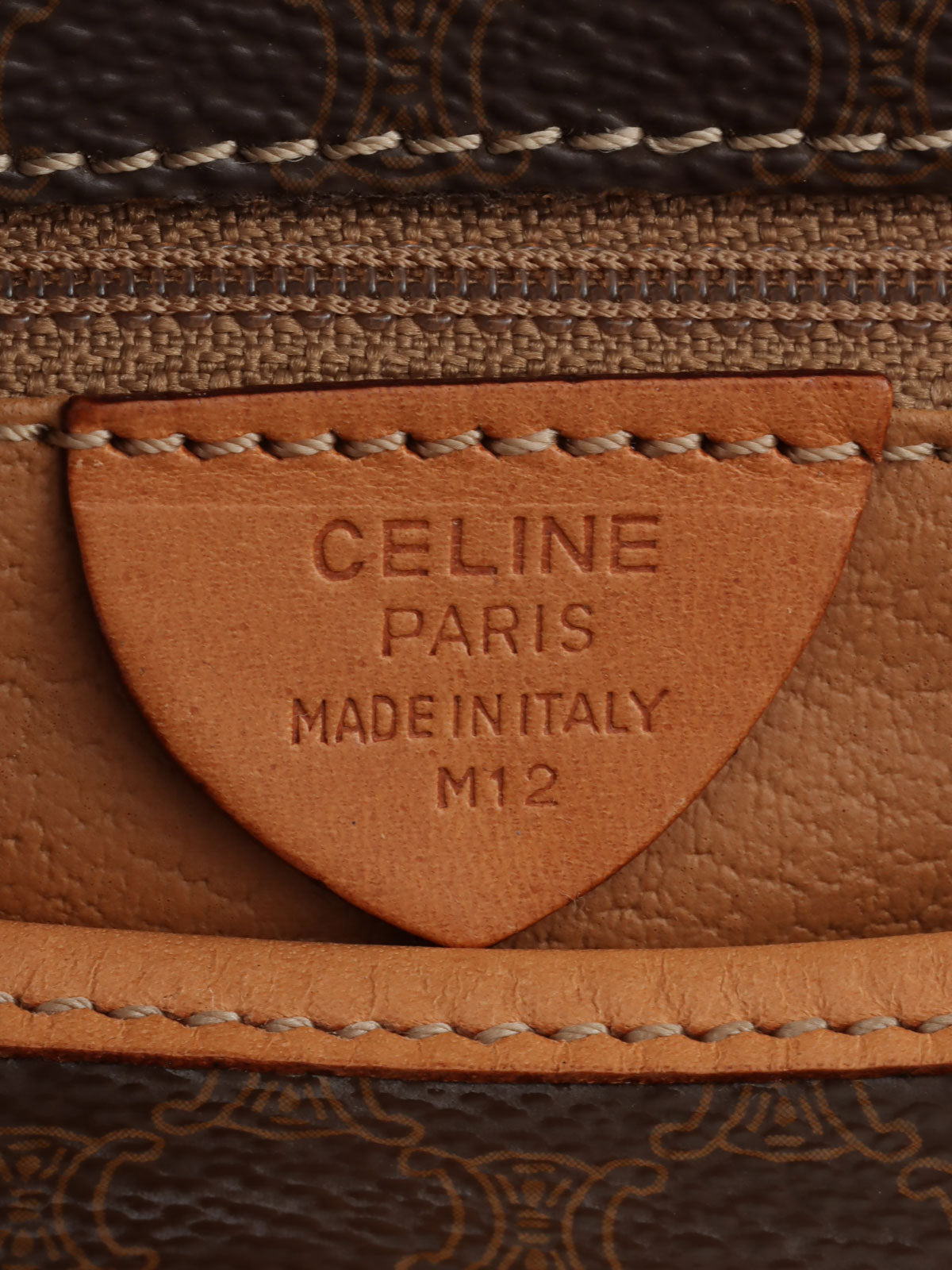 マカダムパターンロゴプレートショルダーバッグ ブラウン