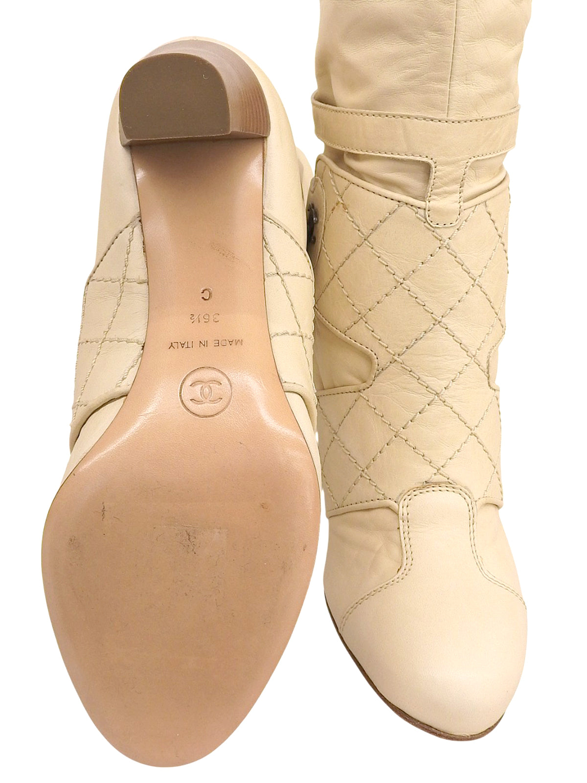 マトラッセステッチCCマークプレートロングブーツ アイボリー