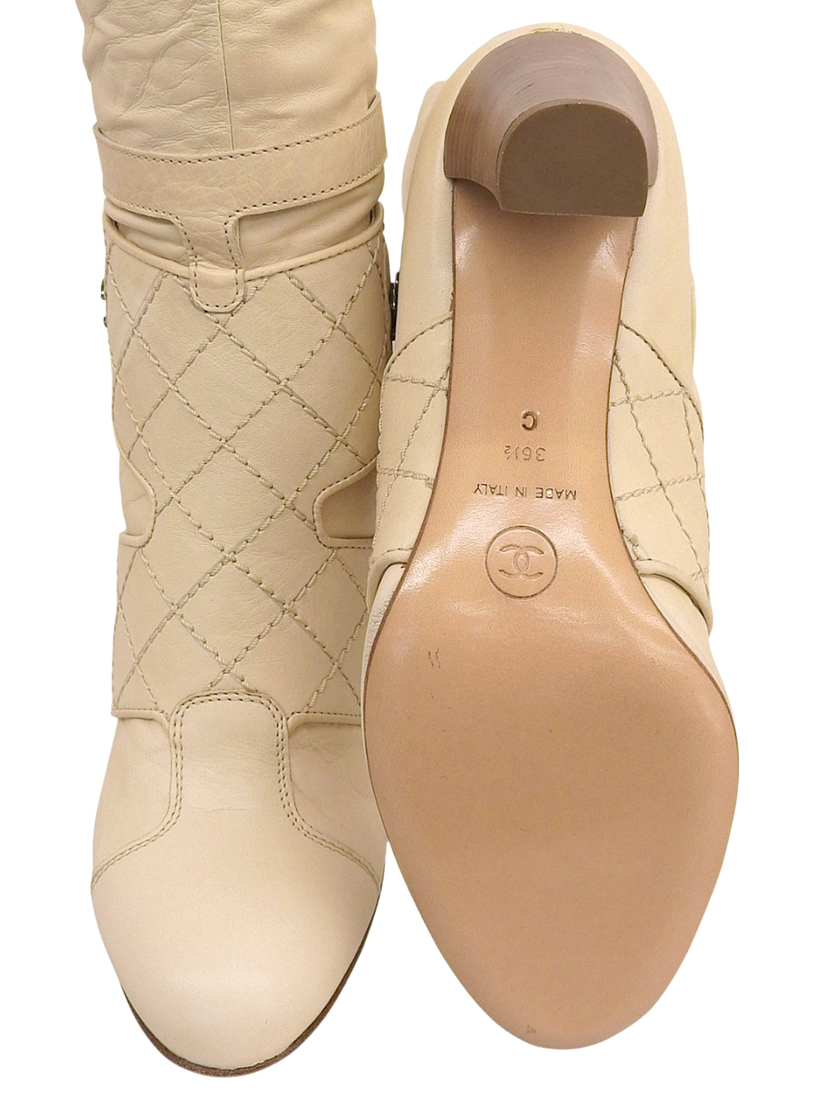 マトラッセステッチCCマークプレートロングブーツ アイボリー