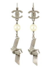 2005年製 CCマークパールリボンデザインスウィングピアス シルバー