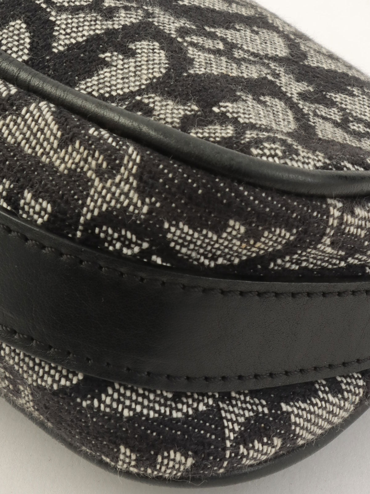 Trotter Pattern Logo Plate Shoulder Bag Black