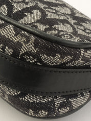 Trotter Pattern Logo Plate Shoulder Bag Black