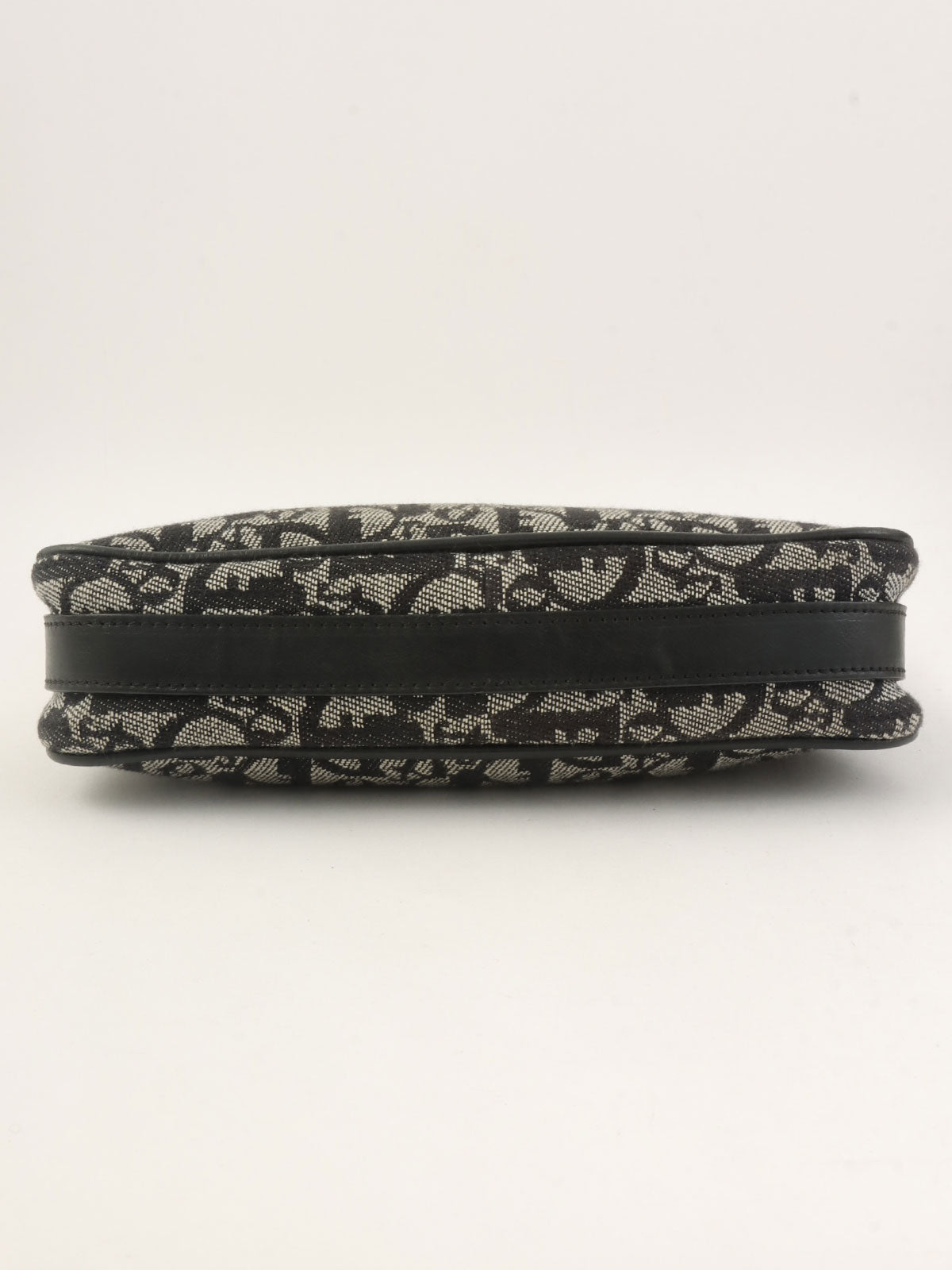 トロッターパターンロゴプレートショルダーバッグ ブラック