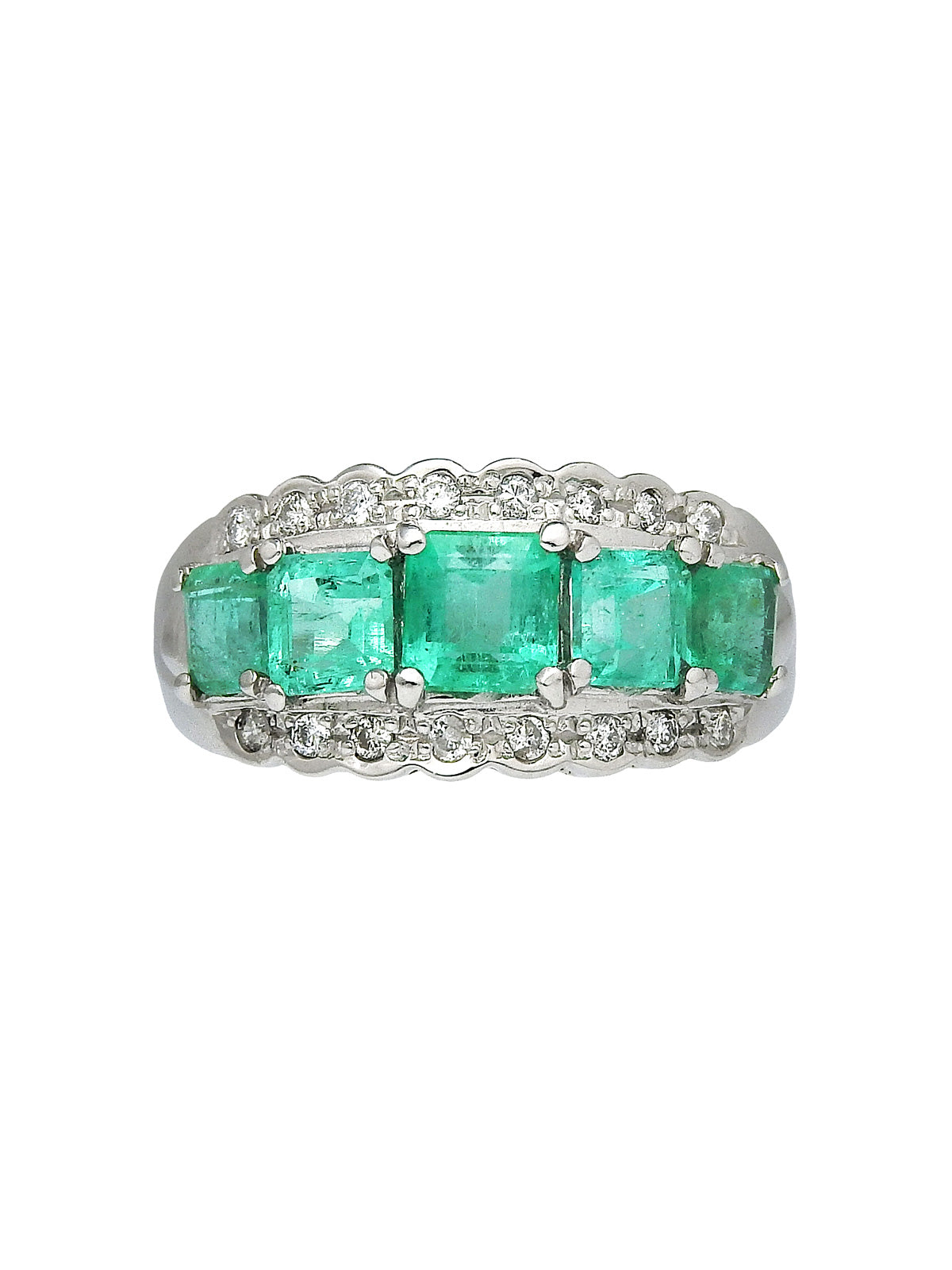 Platinum emerald and diamond design ring in silver/green