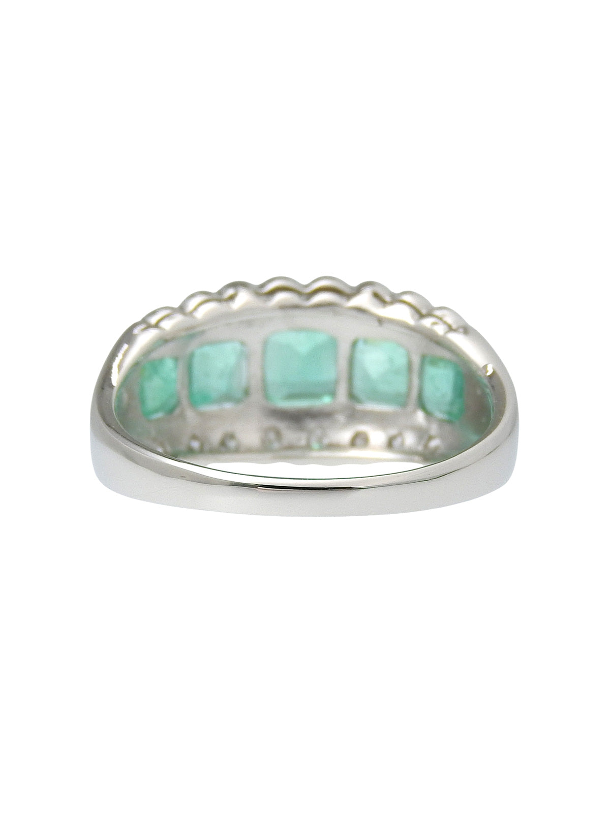 Platinum emerald and diamond design ring in silver/green