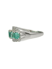 Platinum emerald and diamond design ring in silver/green