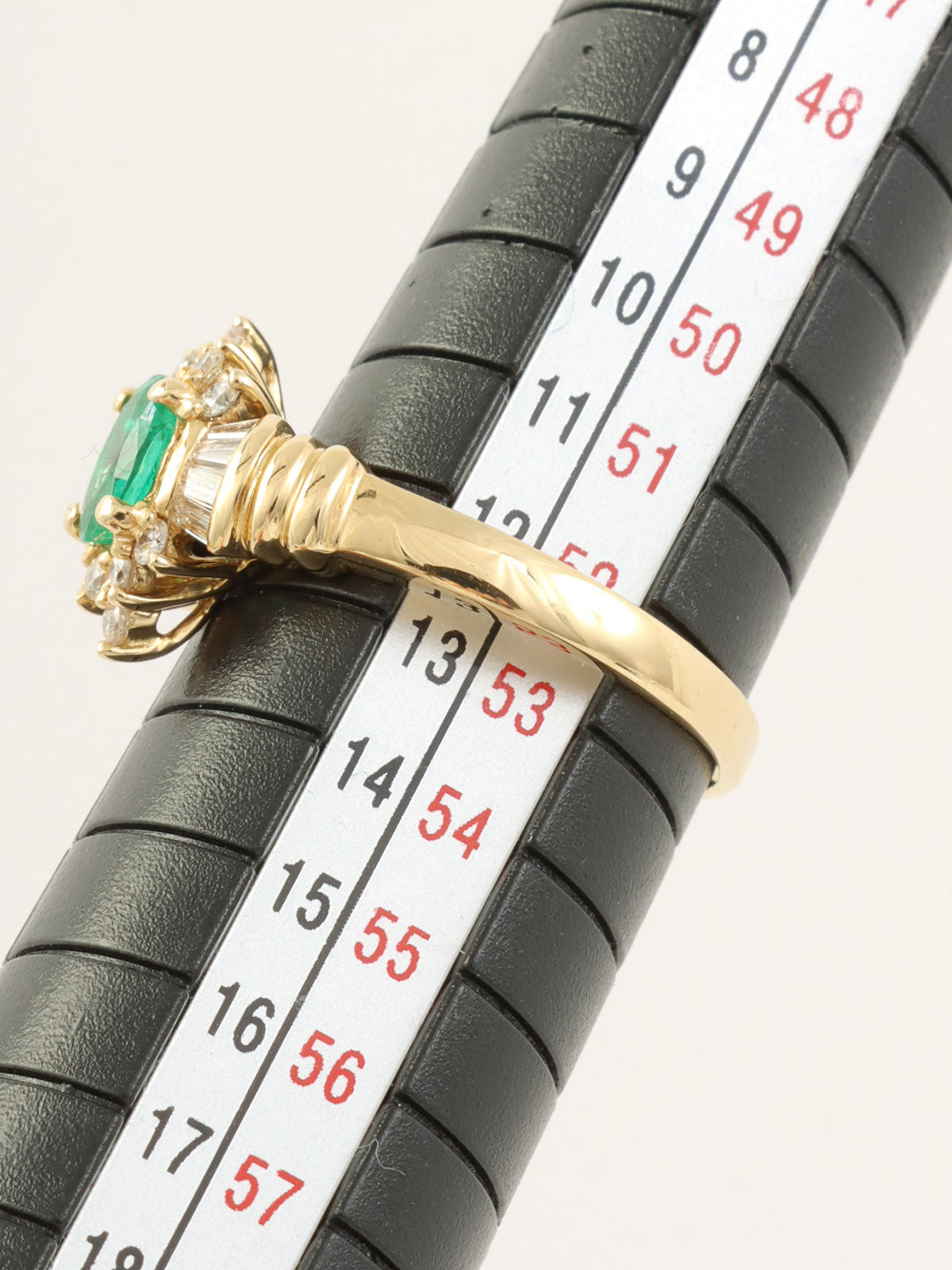 18K Gold/Green Emerald Diamond Design Ring
