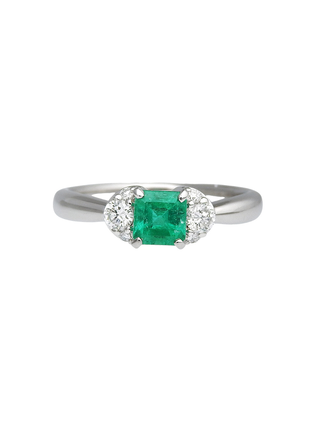 Platinum emerald and diamond design ring in silver/green