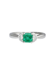 Platinum emerald and diamond design ring in silver/green
