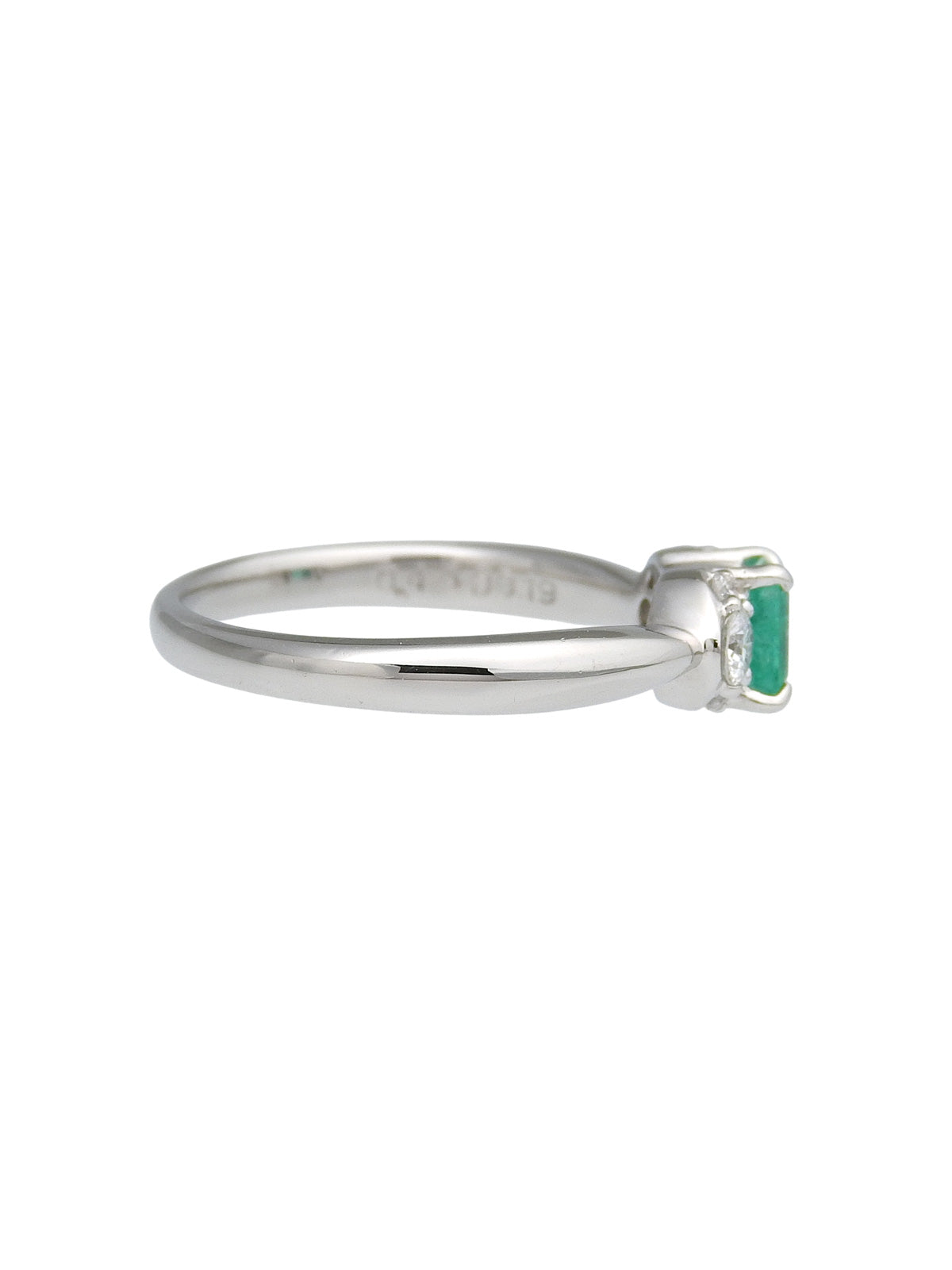 Platinum emerald and diamond design ring in silver/green