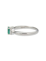 Platinum emerald and diamond design ring in silver/green