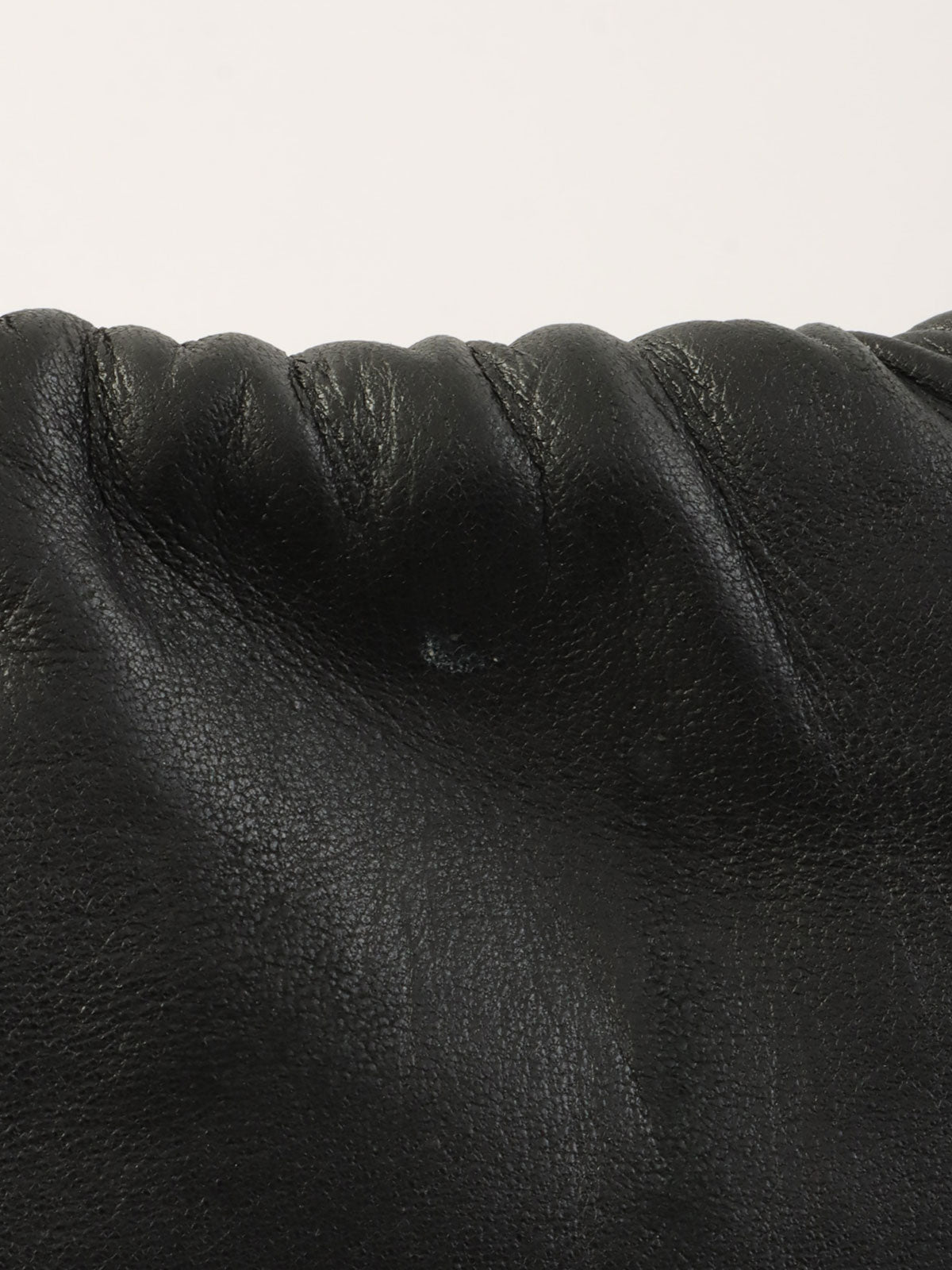 アナグラムエンボス巾着ショルダーバッグ ブラック