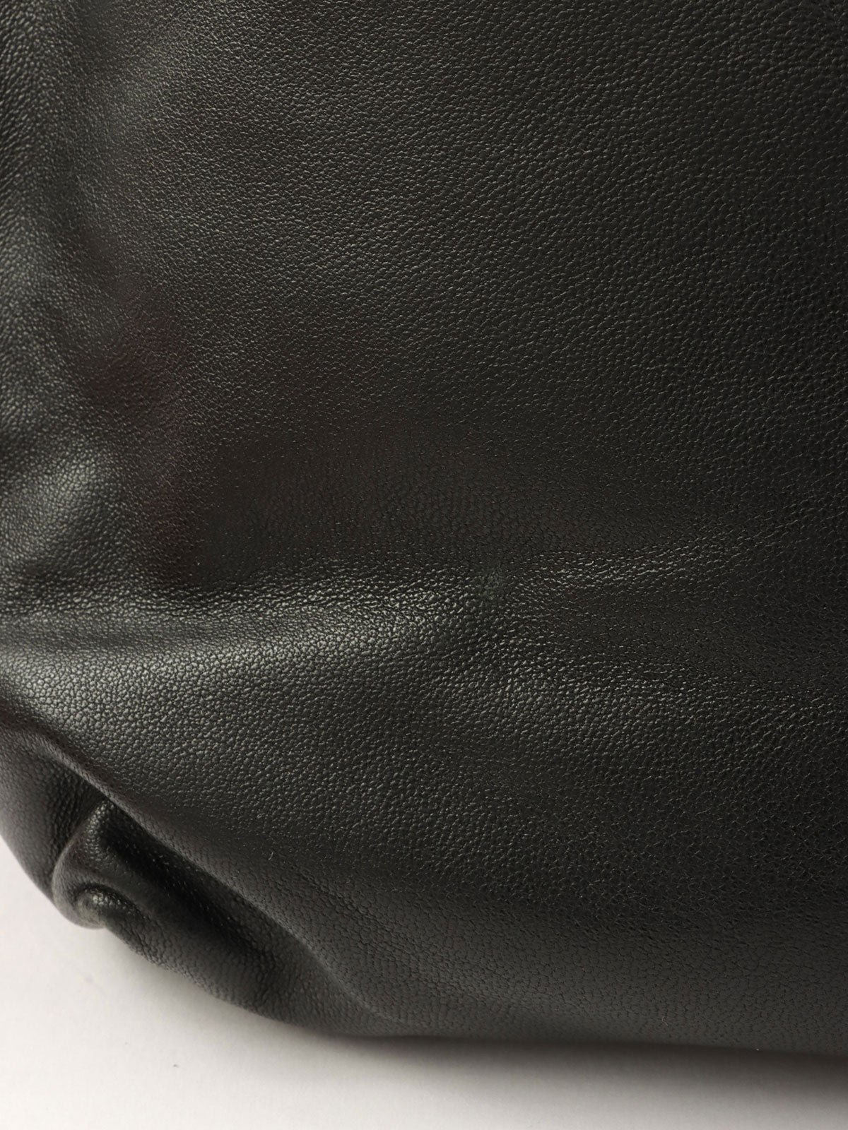 アナグラムエンボス巾着ショルダーバッグ ブラック