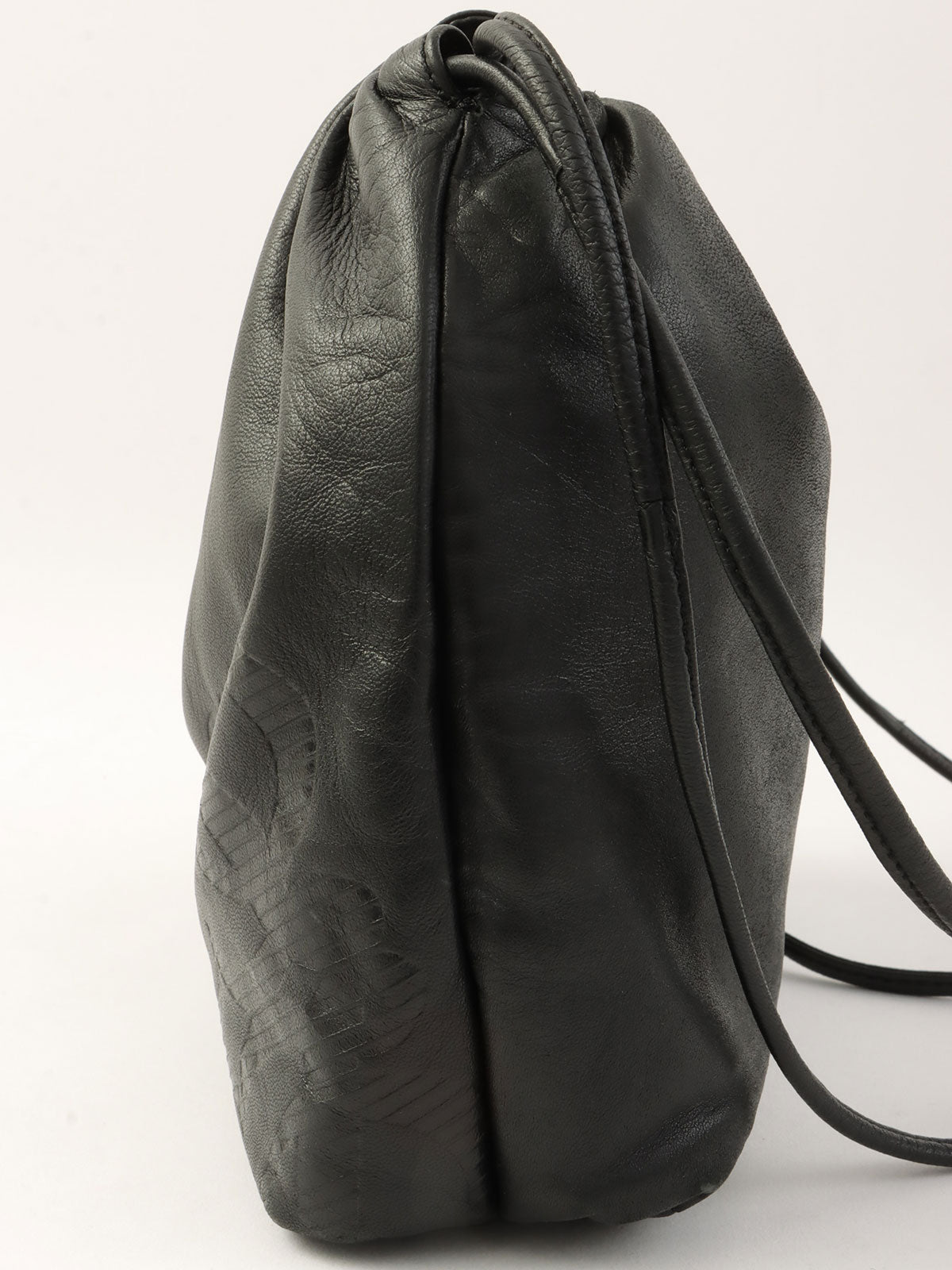 アナグラムエンボス巾着ショルダーバッグ ブラック