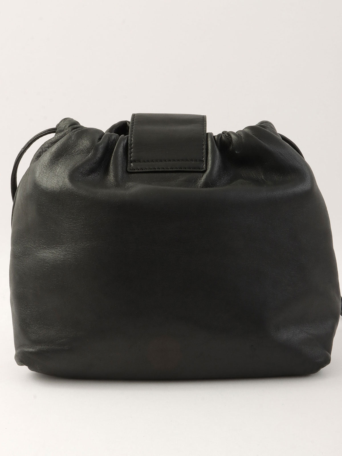 アナグラムエンボス巾着ショルダーバッグ ブラック