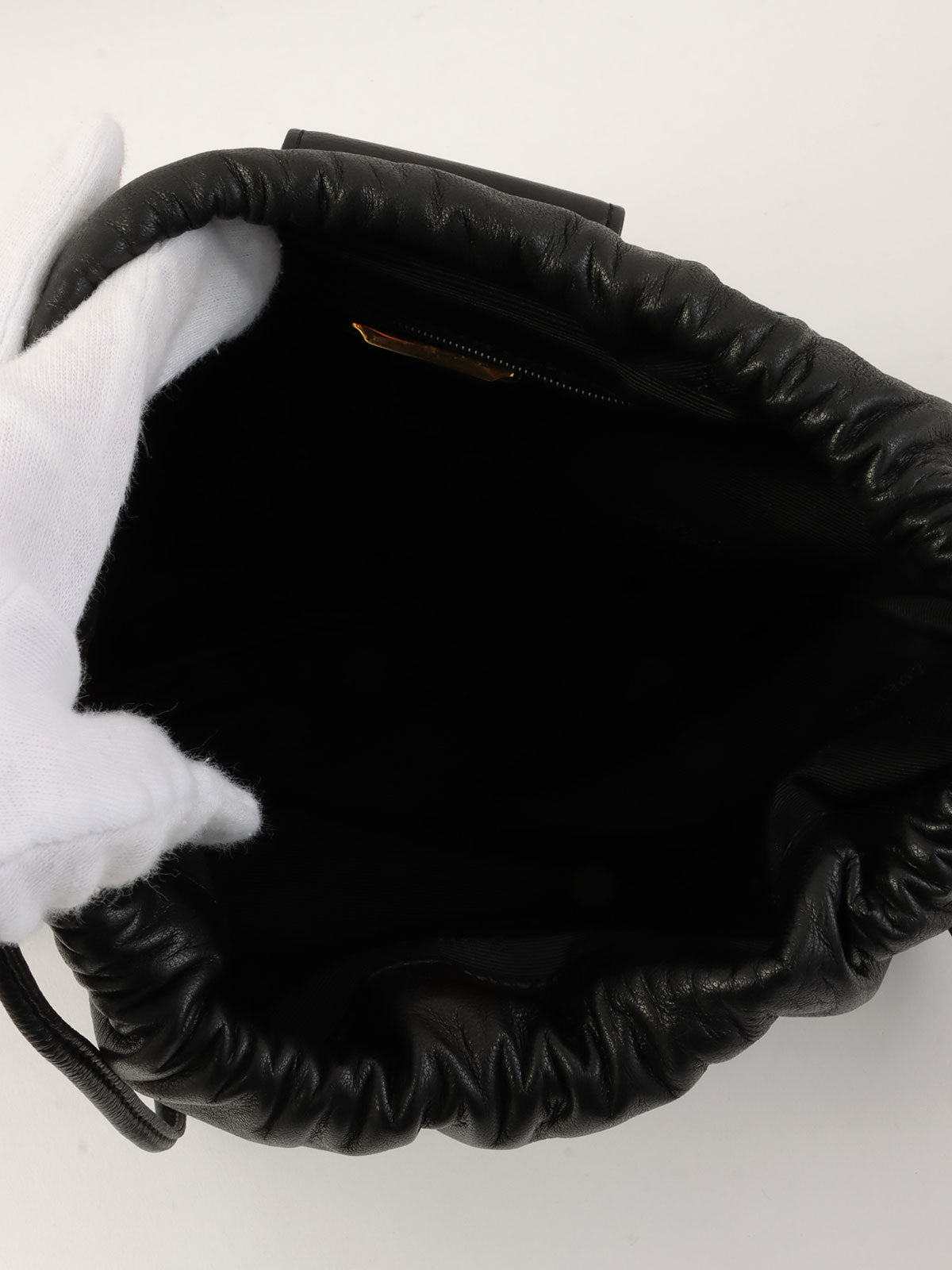 アナグラムエンボス巾着ショルダーバッグ ブラック