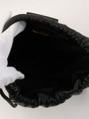 アナグラムエンボス巾着ショルダーバッグ ブラック