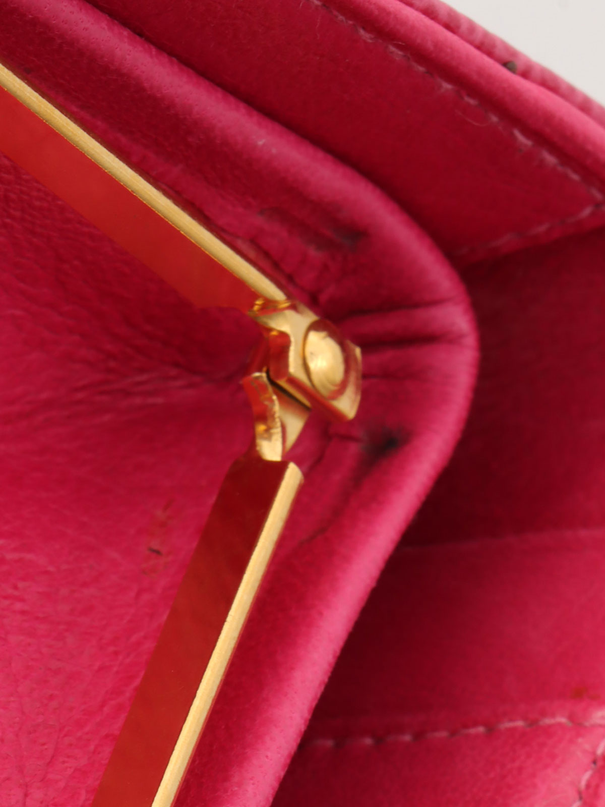 1997年頃製 キャビアスキンCCマークステッチウォレット フューシャピンク