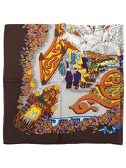 カレ90 Le Paradis du Royパターンスカーフ ブラウン