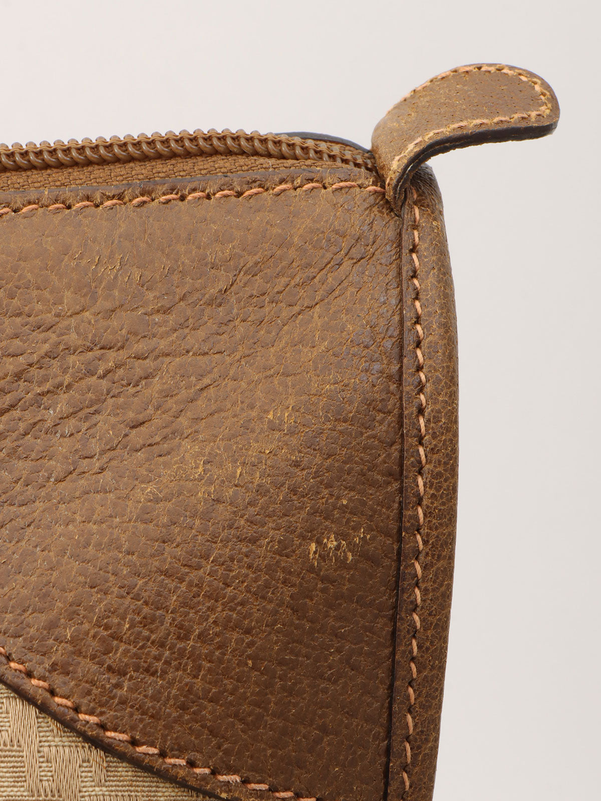 Gパターンロゴエンボスボストンバッグ ベージュ/ブラウン