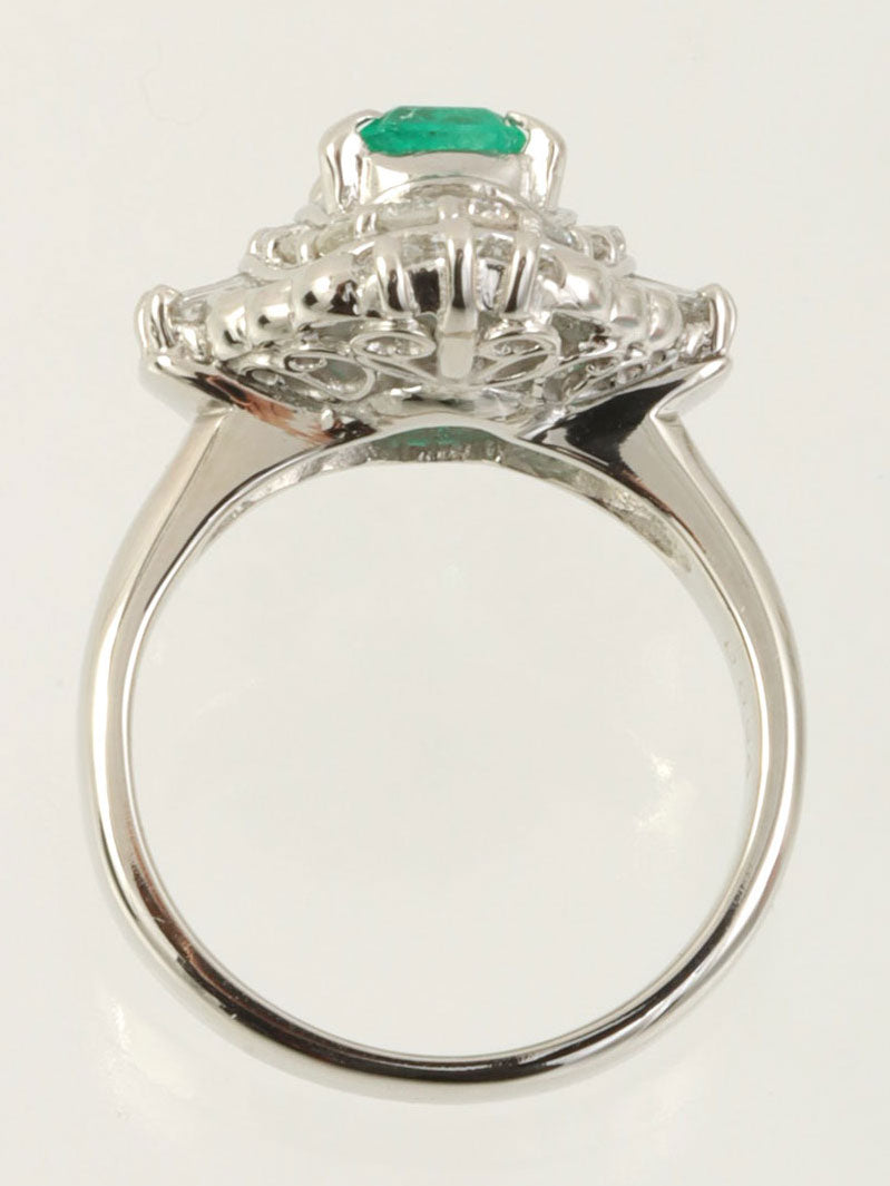Platinum emerald and diamond design ring in silver/green