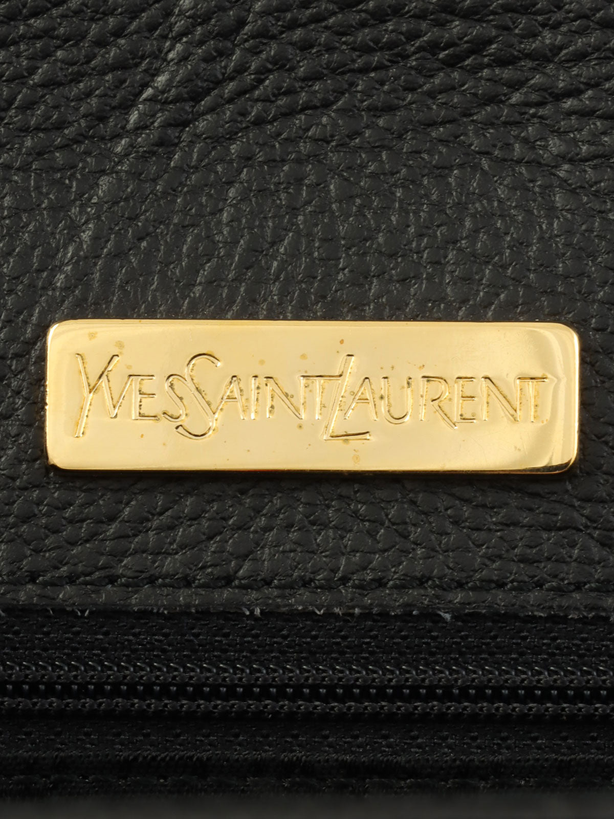 黑色菱形切割设计logo铭牌手提包