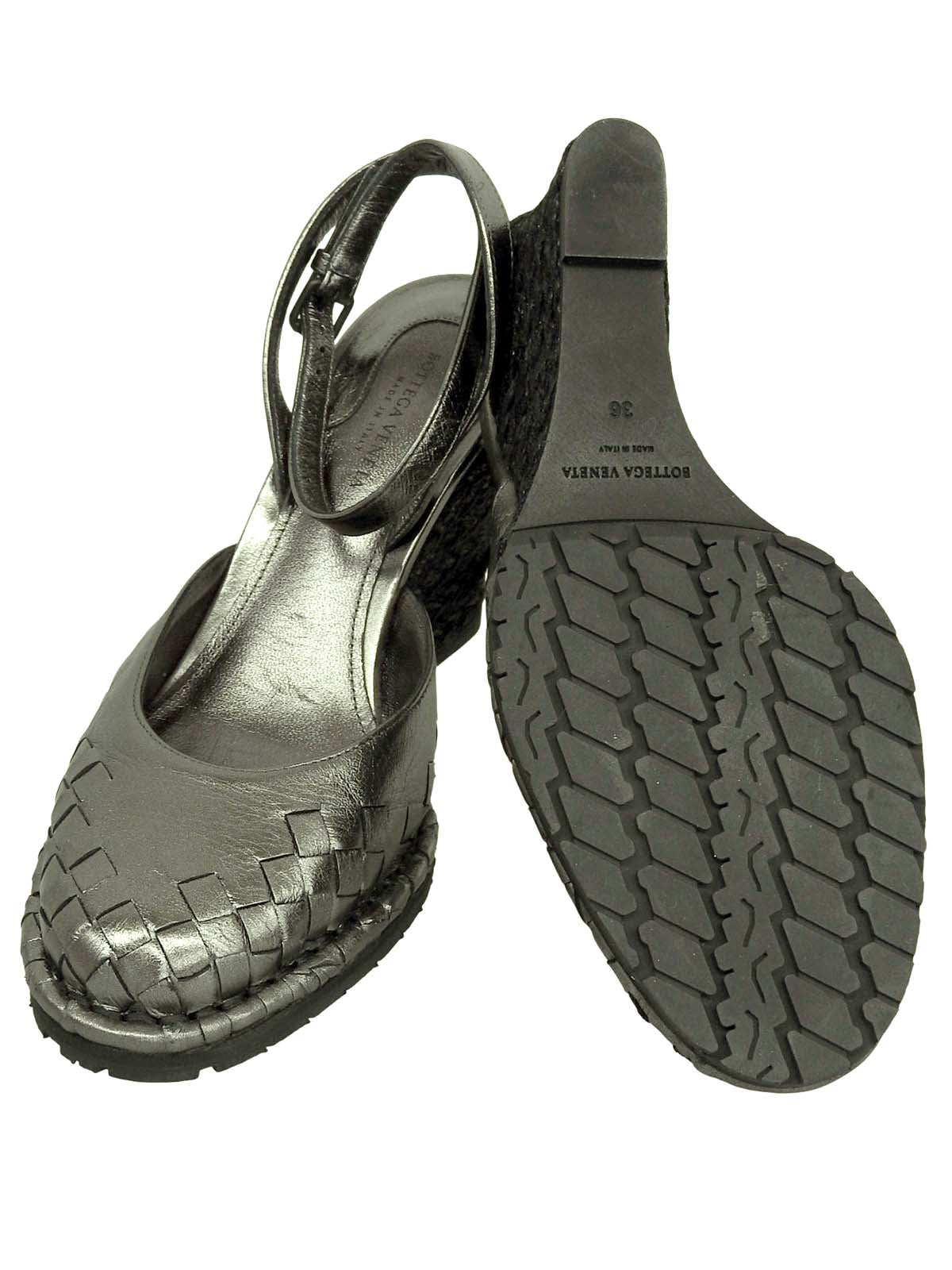 イントレチャートサンダル メタリックグレー