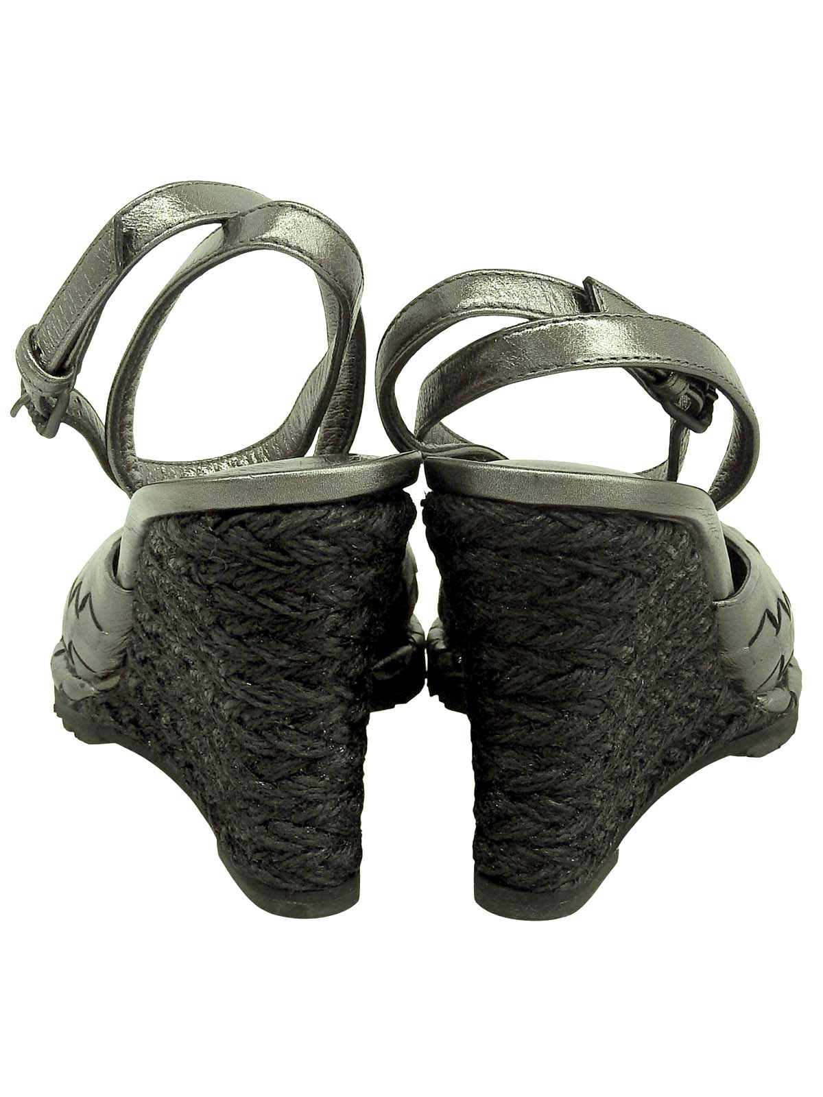 イントレチャートサンダル メタリックグレー