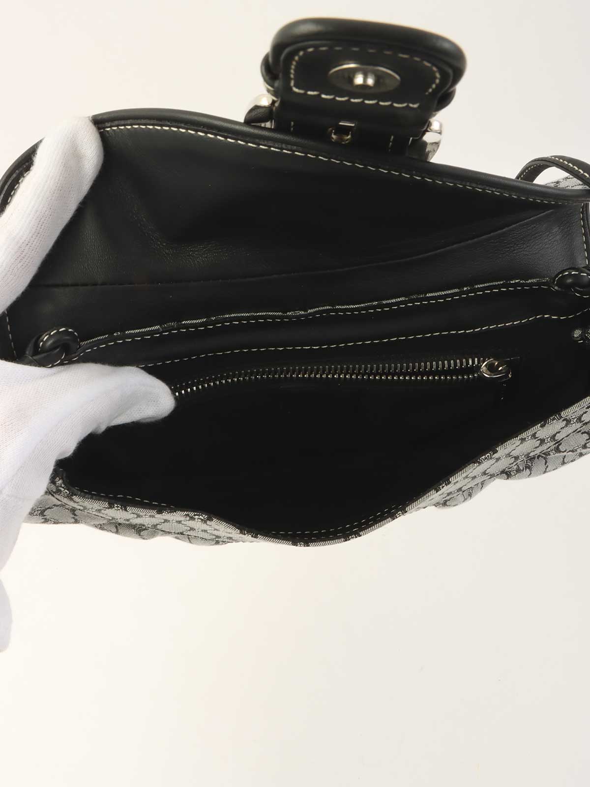 マカダムパターンロゴバックルハンドバッグ ブラック