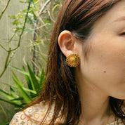 Round Arc de Triomphe Motif Earrings in Gold