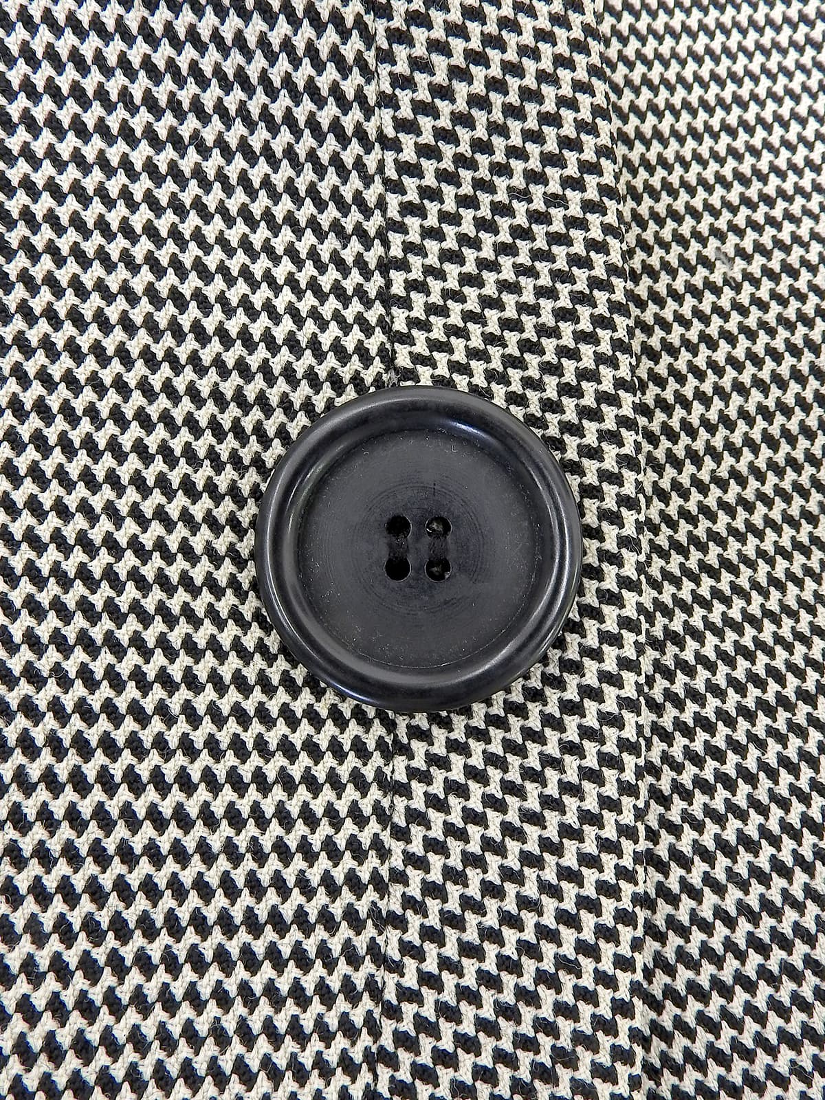 Wool Houndstooth Pattern Set in Black/White