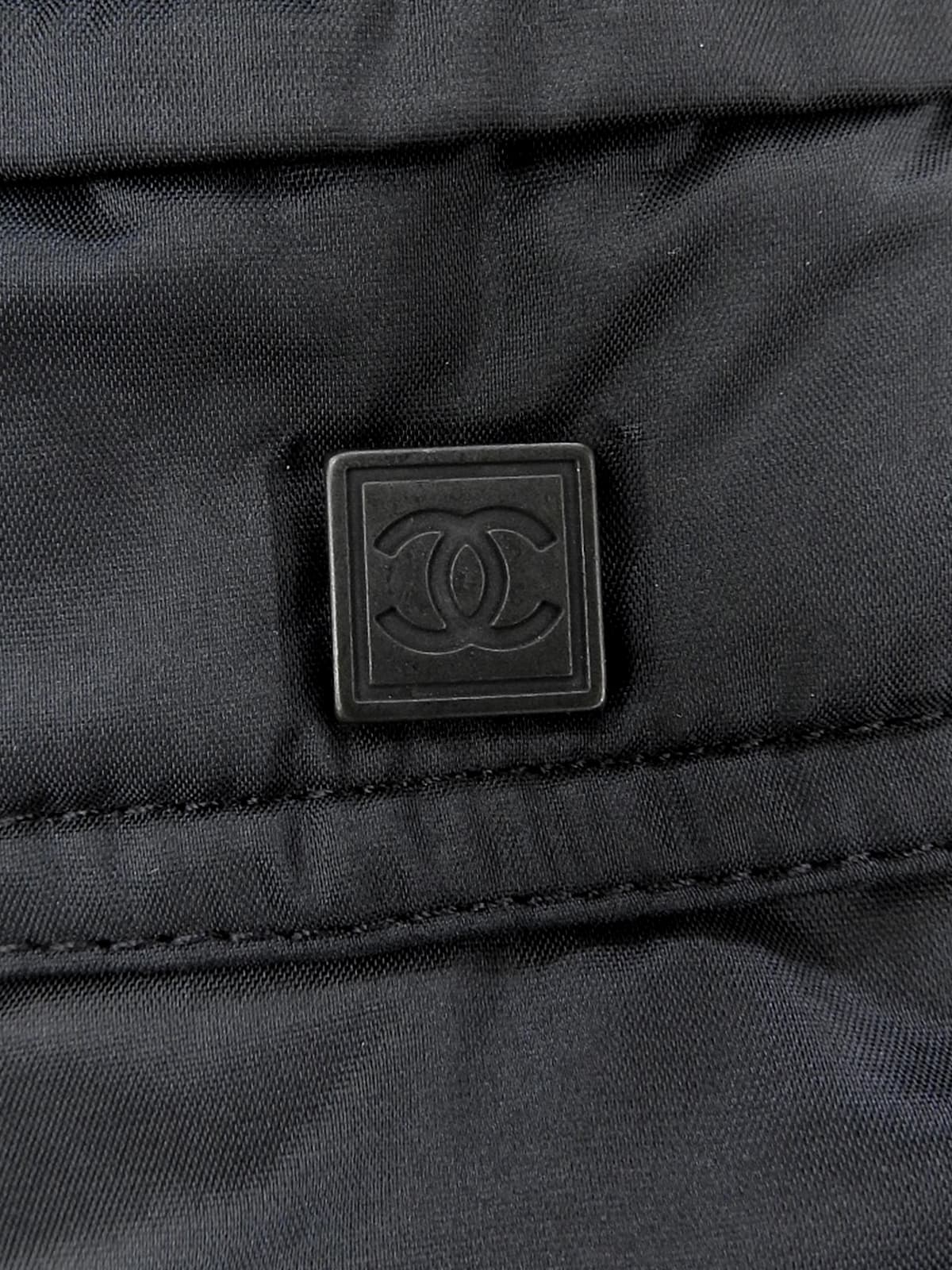 2007年Logo铭牌黑色羽绒服