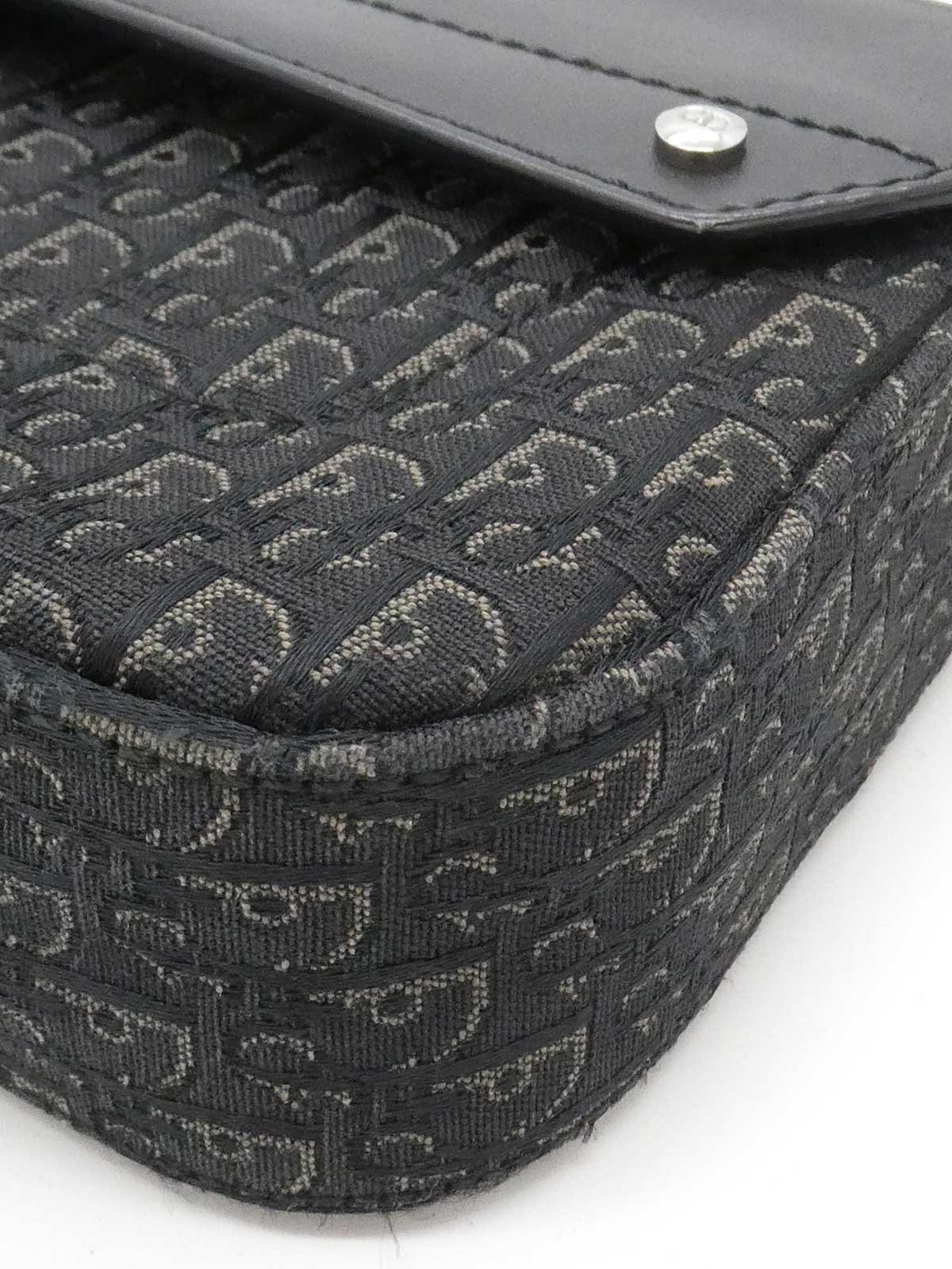 Trotter Pattern Street Chic One-Shoulder Bag in Black