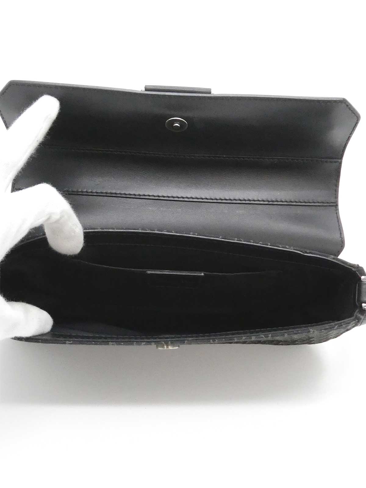 Trotter Pattern Street Chic One-Shoulder Bag in Black