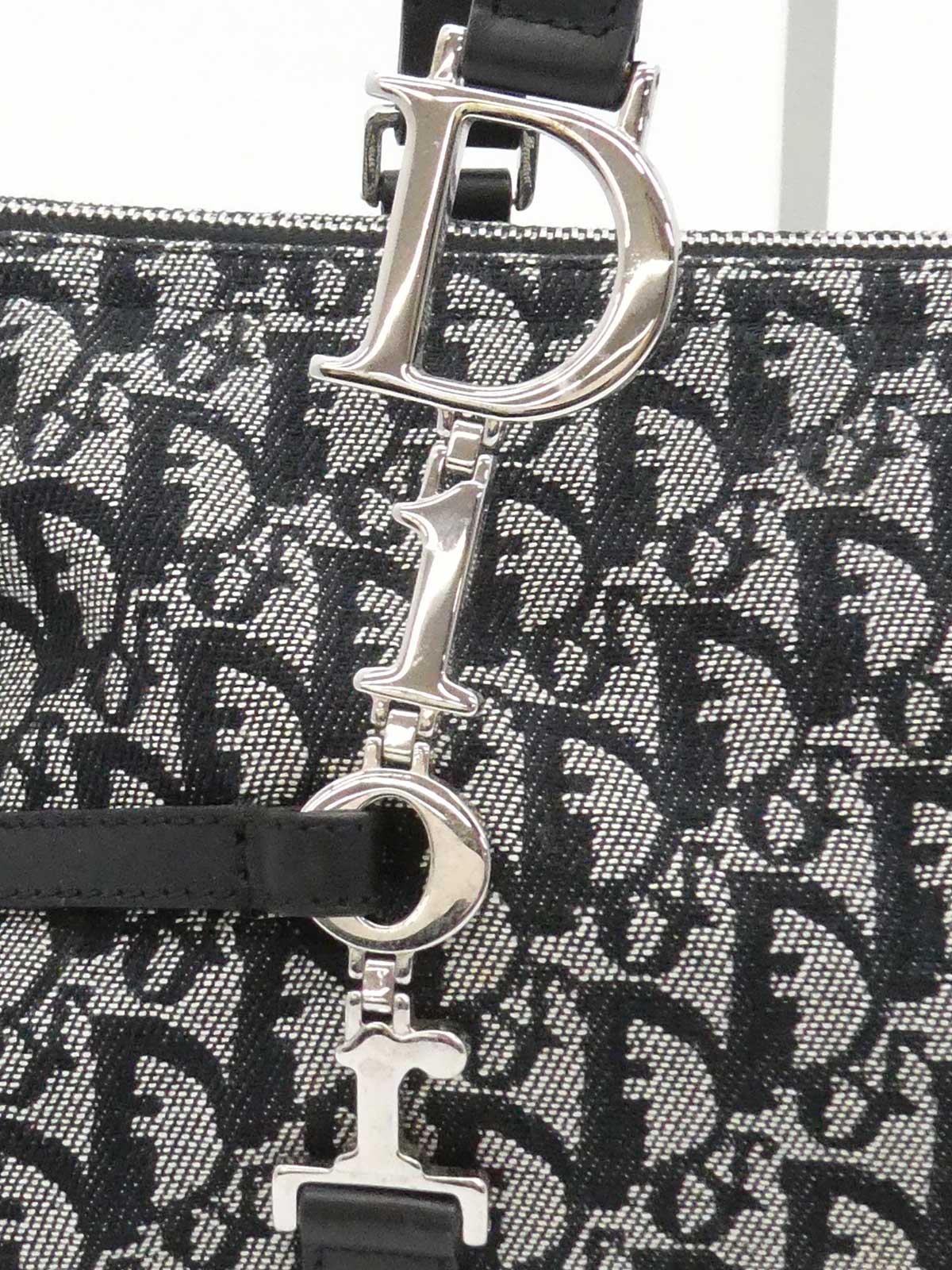 トロッターパターンロゴプレートショルダーバッグ　ブラック