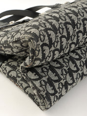 黑色 Trotter 图案手提包