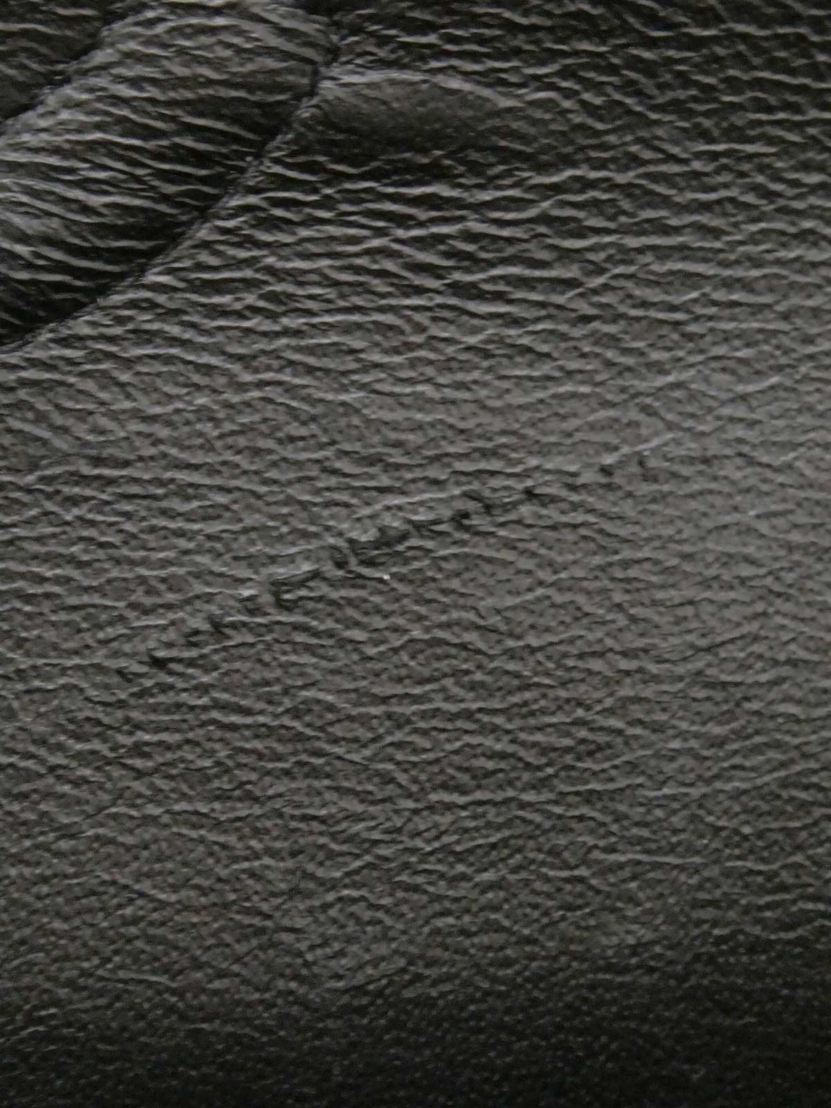 2008年頃製　キャビアスキンクラシックフラップチェーンバッグ25cm　ブラック