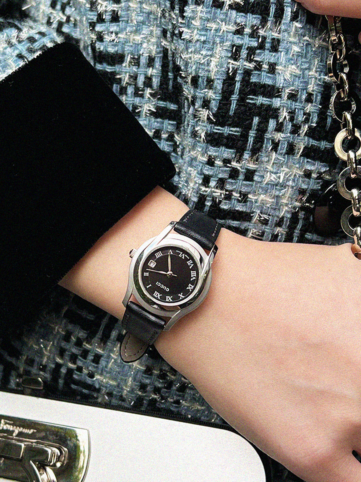 ラウンドロゴフェイスウォッチ シルバー/ブラック