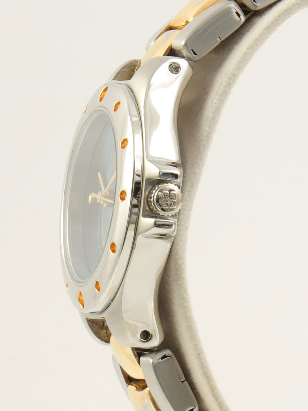 ラウンドロゴフェイスウォッチ ゴールド/シルバー