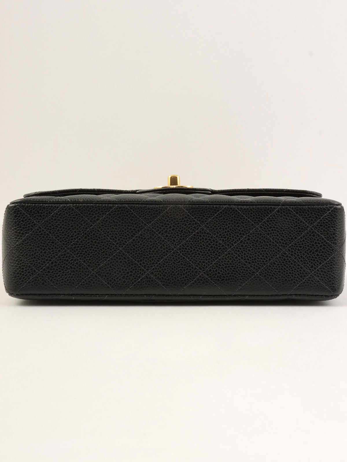 2004年頃製 キャビアスキンクラシックフラップチェーンバッグ23cm ブラック