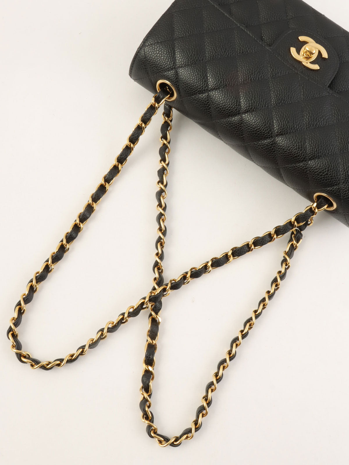2004年頃製 キャビアスキンクラシックフラップチェーンバッグ23cm ブラック