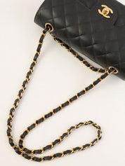 2004年鱼子酱纹经典翻盖链条包，23厘米，黑色