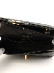 2004年鱼子酱纹经典翻盖链条包，23厘米，黑色